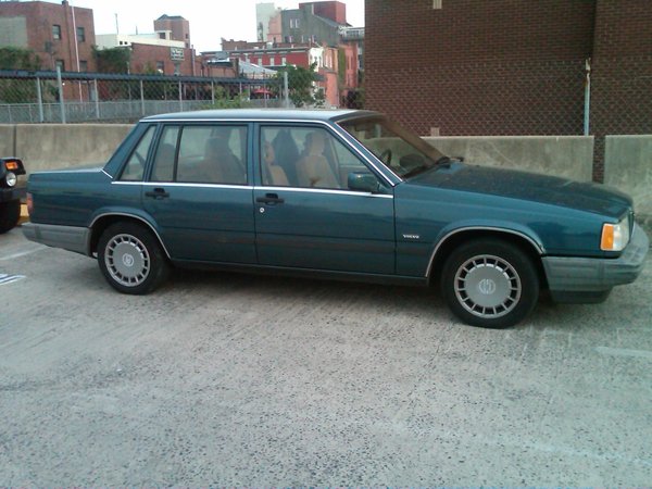 90 Volvo.JPG