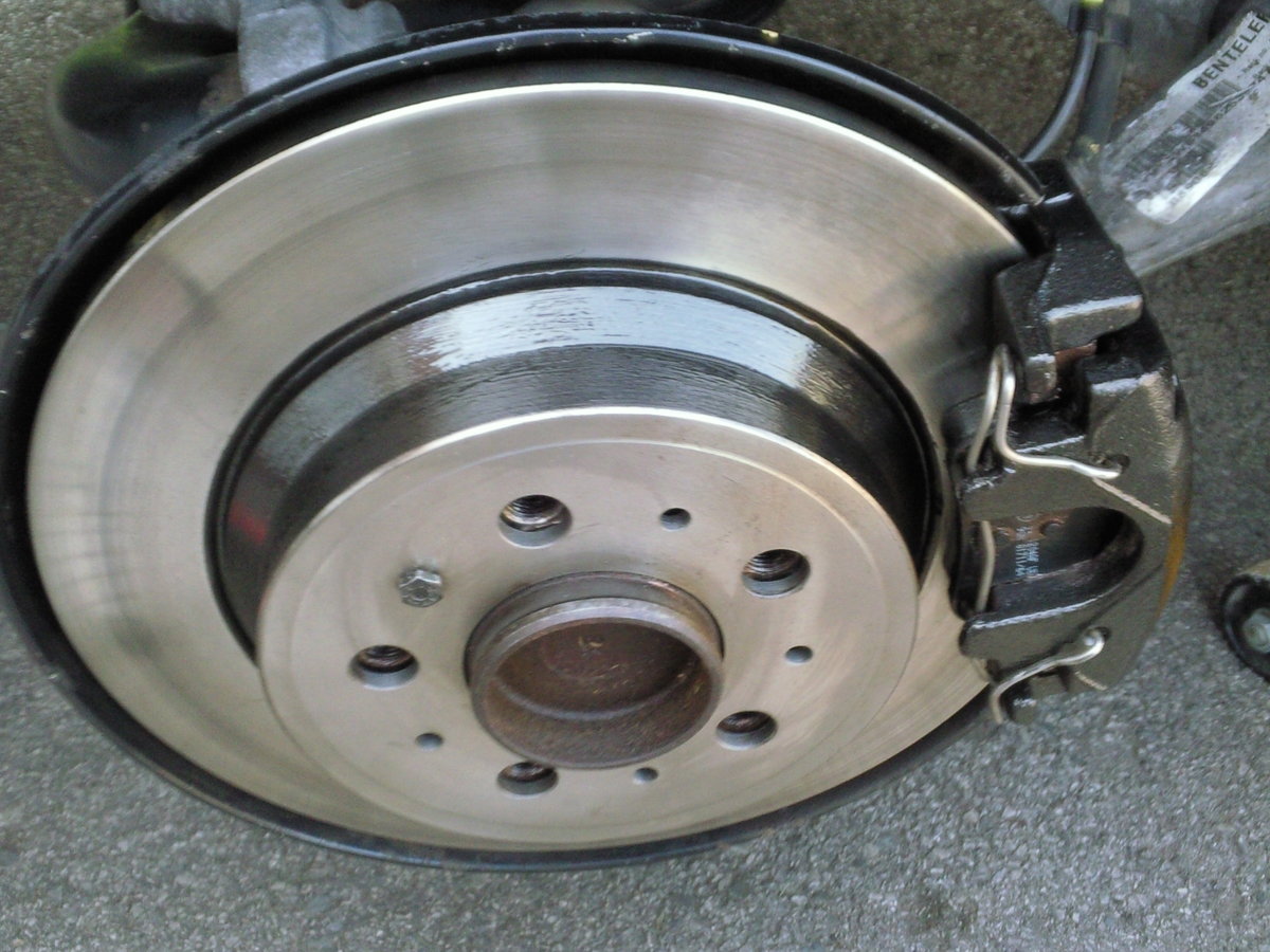 all back together and gave the calliper a lick of paint job done