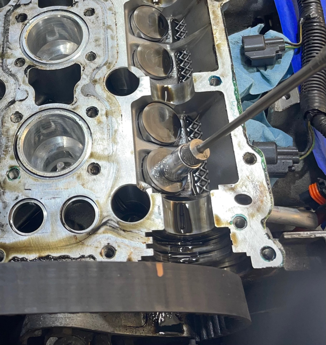 Magnet to remove the tappets