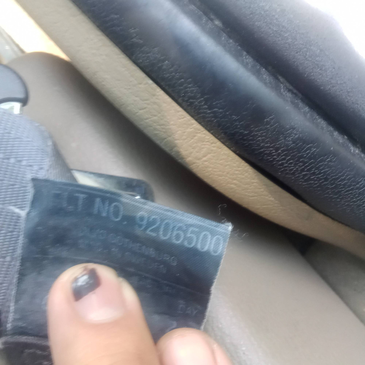 driver side seat belt 2000 S70.jpg