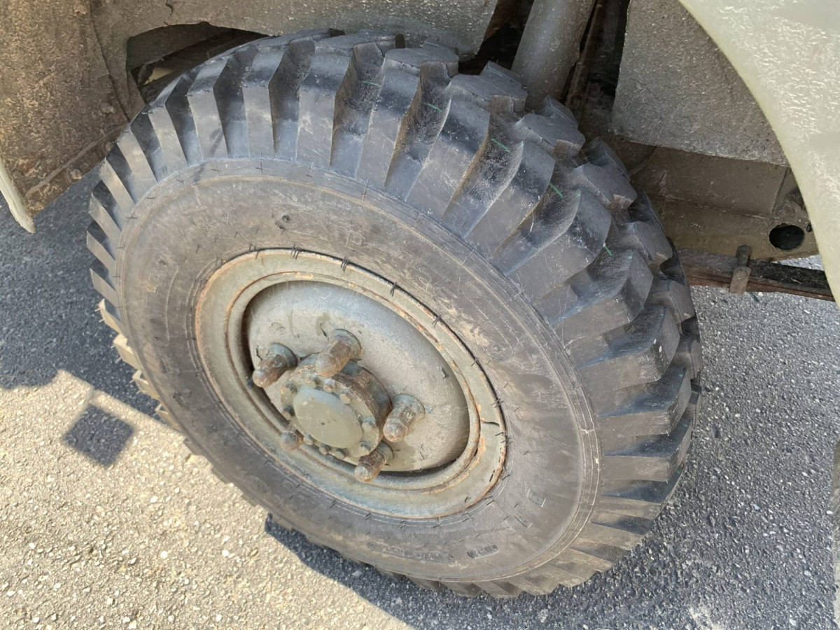 1957 Volvo Sugga split rim