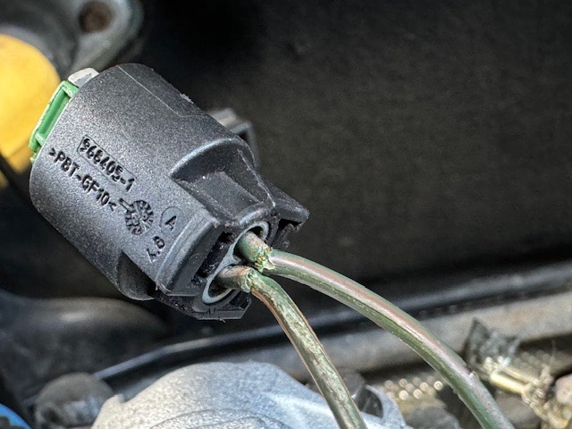 Broken vvt exhaust solenoid connector wire pigtail