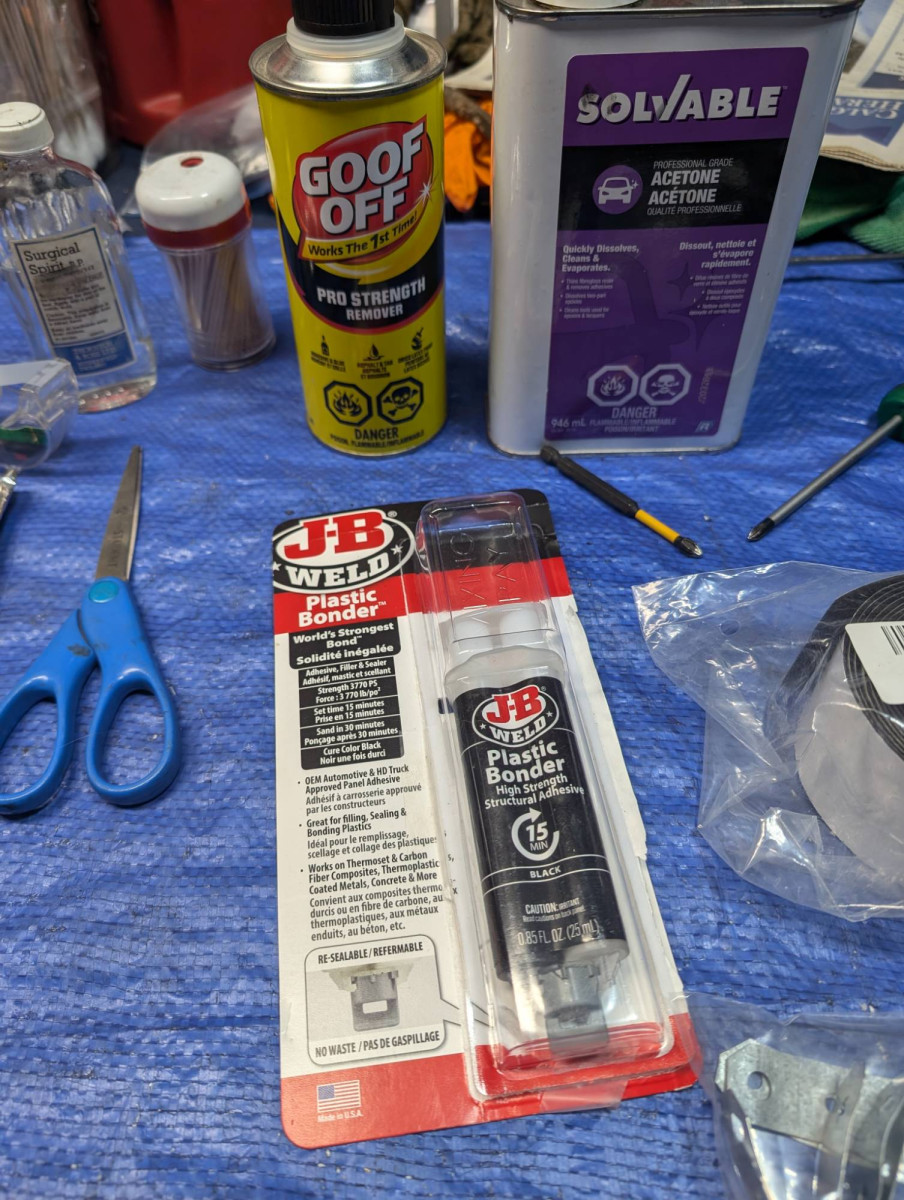 JB Weld Plastic in Black