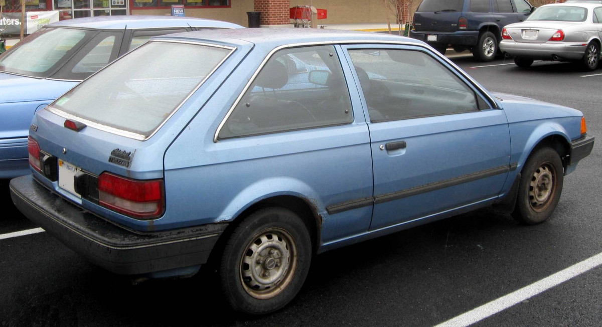 mazda-323-1989-3-2756620115.jpg