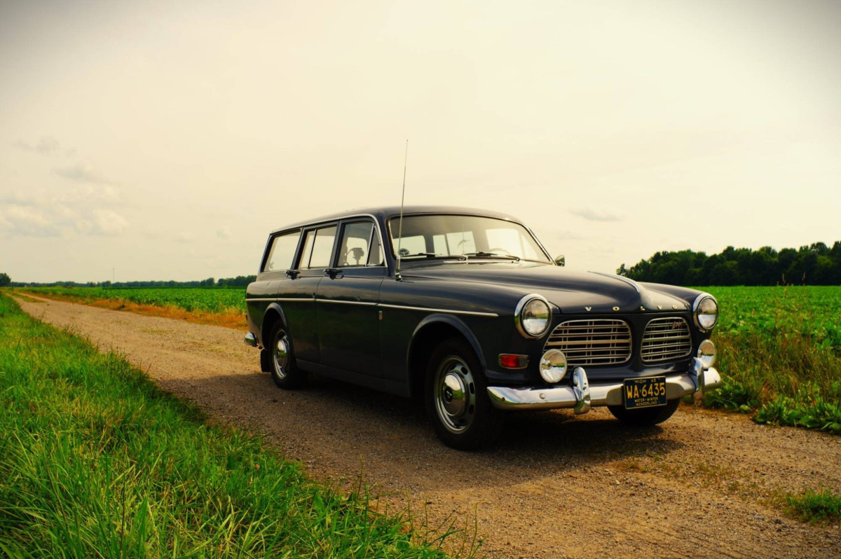 1965_Volvo_122_wagon.jpg