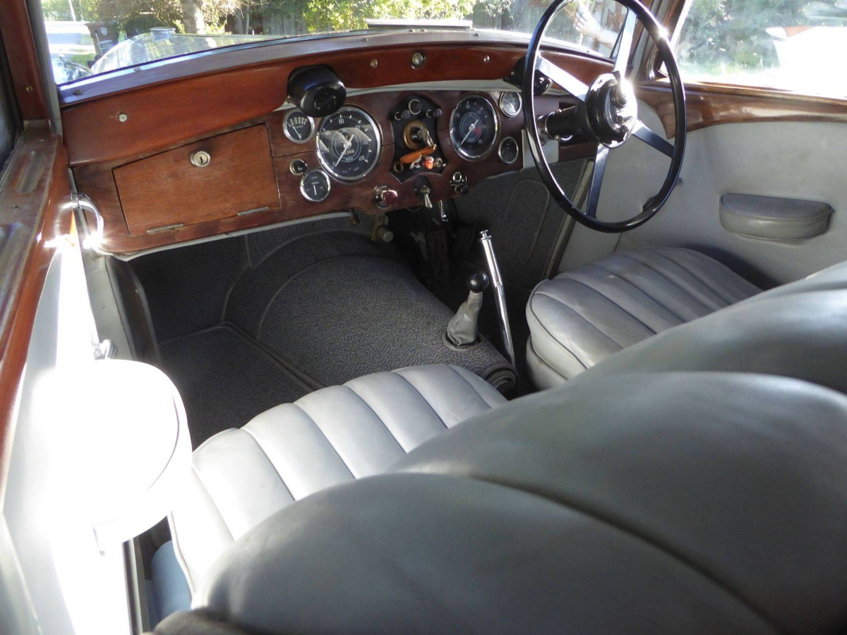 1939 Jensen int.jpg