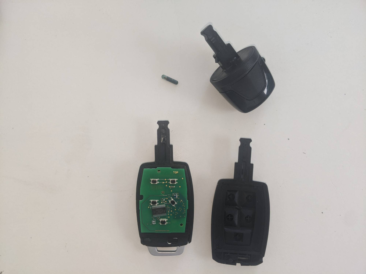 2010 v50, key-knob, and keyfob in new case