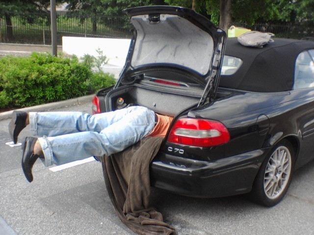 volvo fuel pump trunk 2.JPG