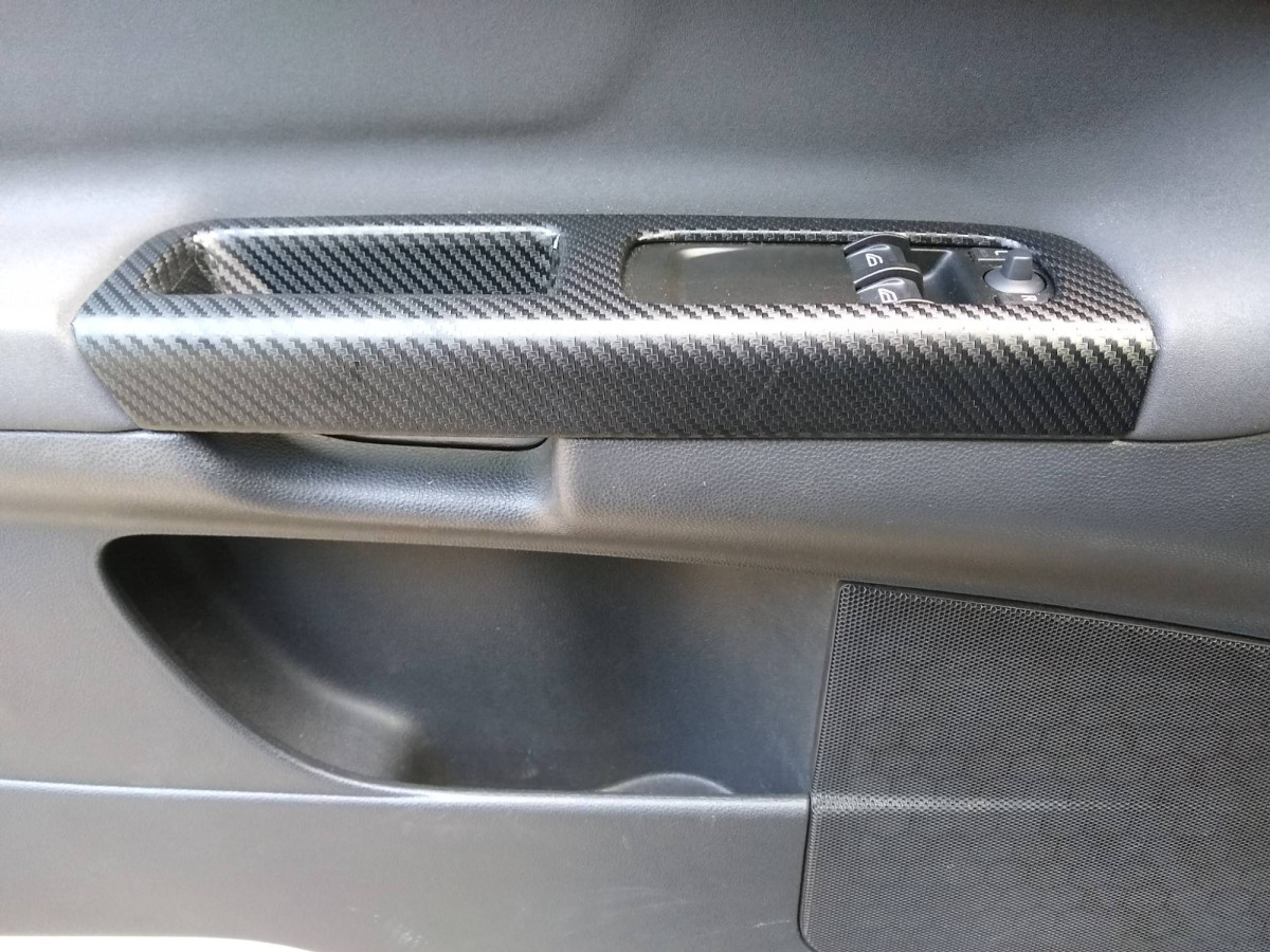 08 C30 Door Handle.jpg