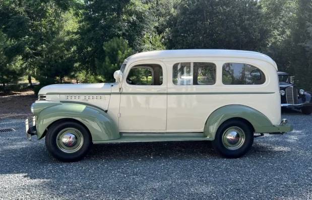 1941 Chevrolet Carryall Suburban.jpeg