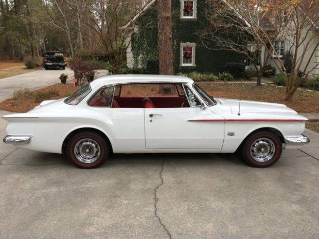 1962 Plymouth Valiant.jpg