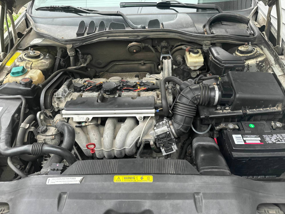 engine bay no cover.jpg