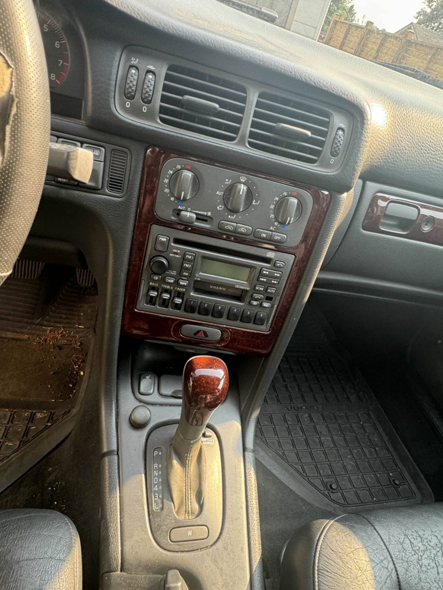 interior mid console.jpg