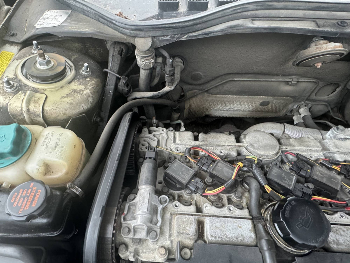 engine top no cover.jpg