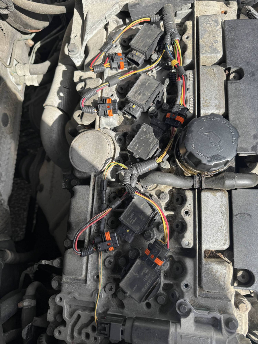 spark plug connectors row.jpg