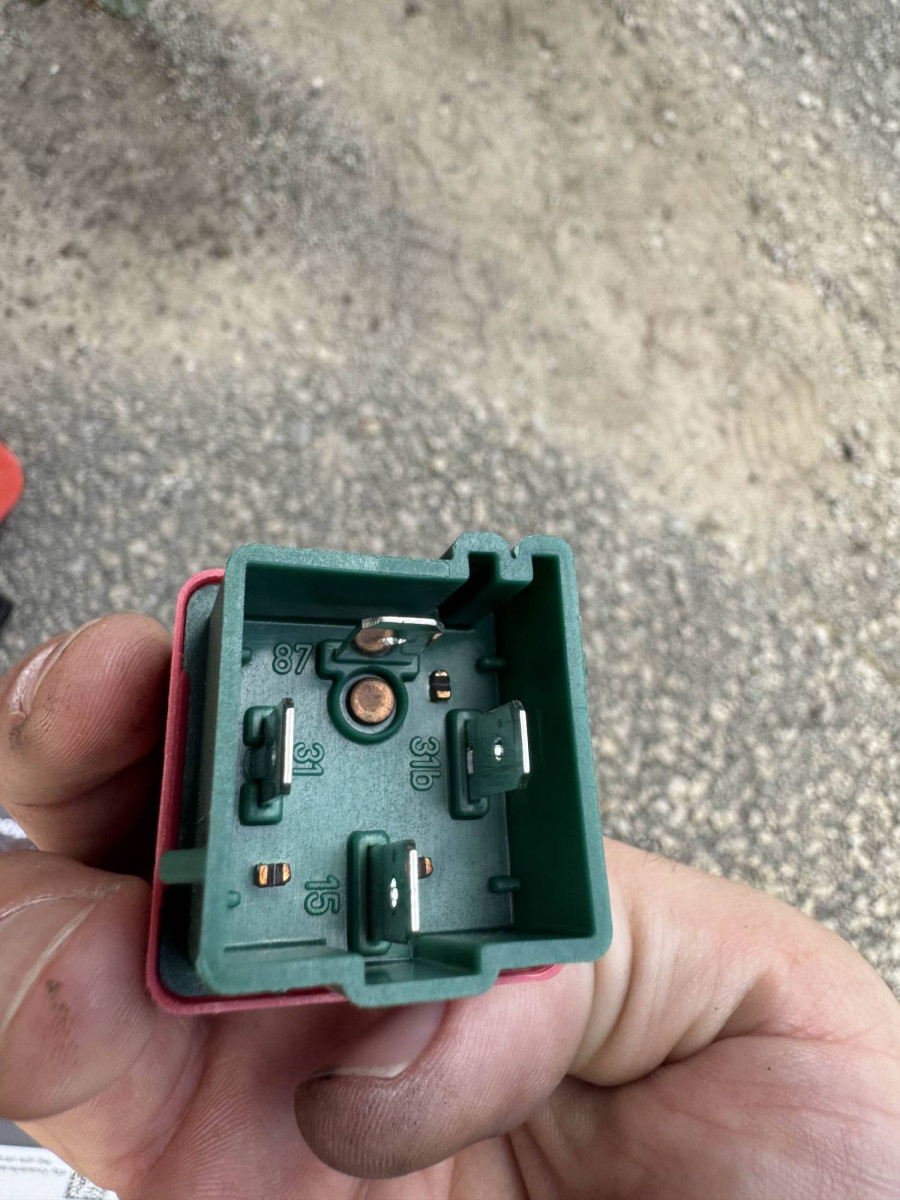 fuel pump connectors.jpg