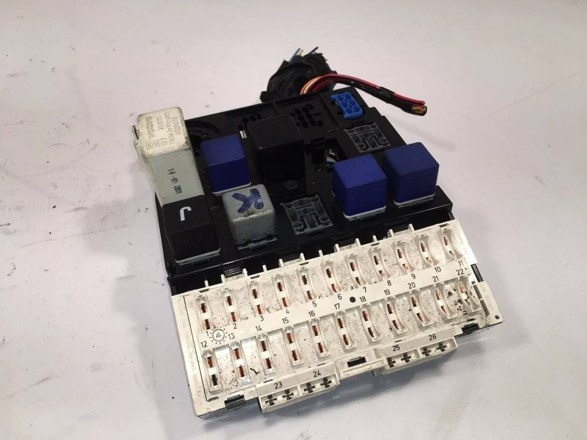Volvo 740 fuse block.jpg
