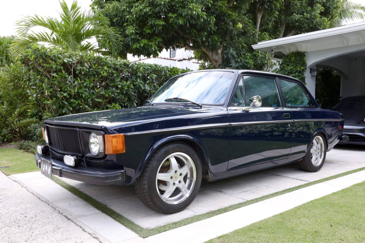 1973 _Volvo _142 manual.jpg