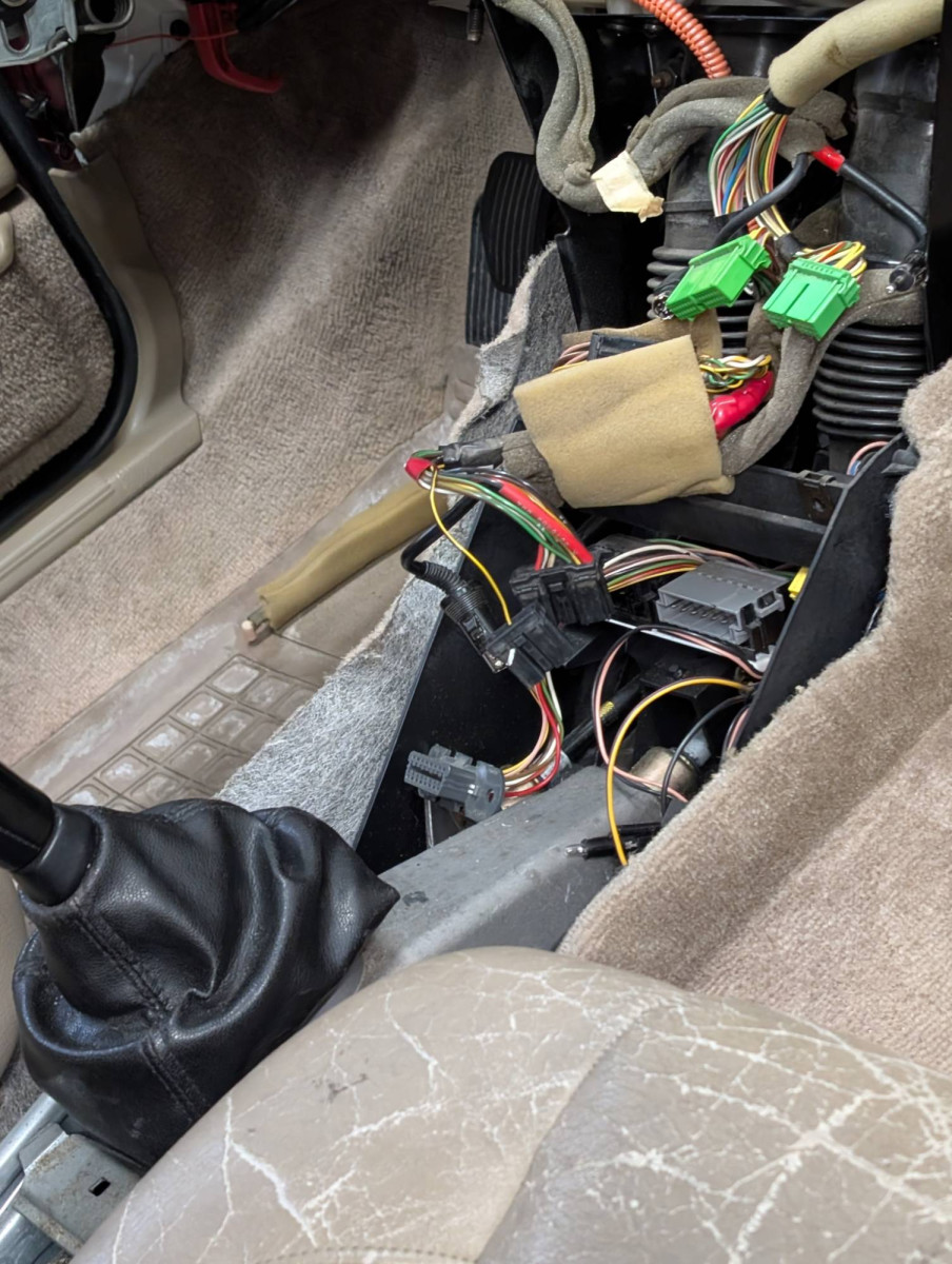 Center metal frame for console