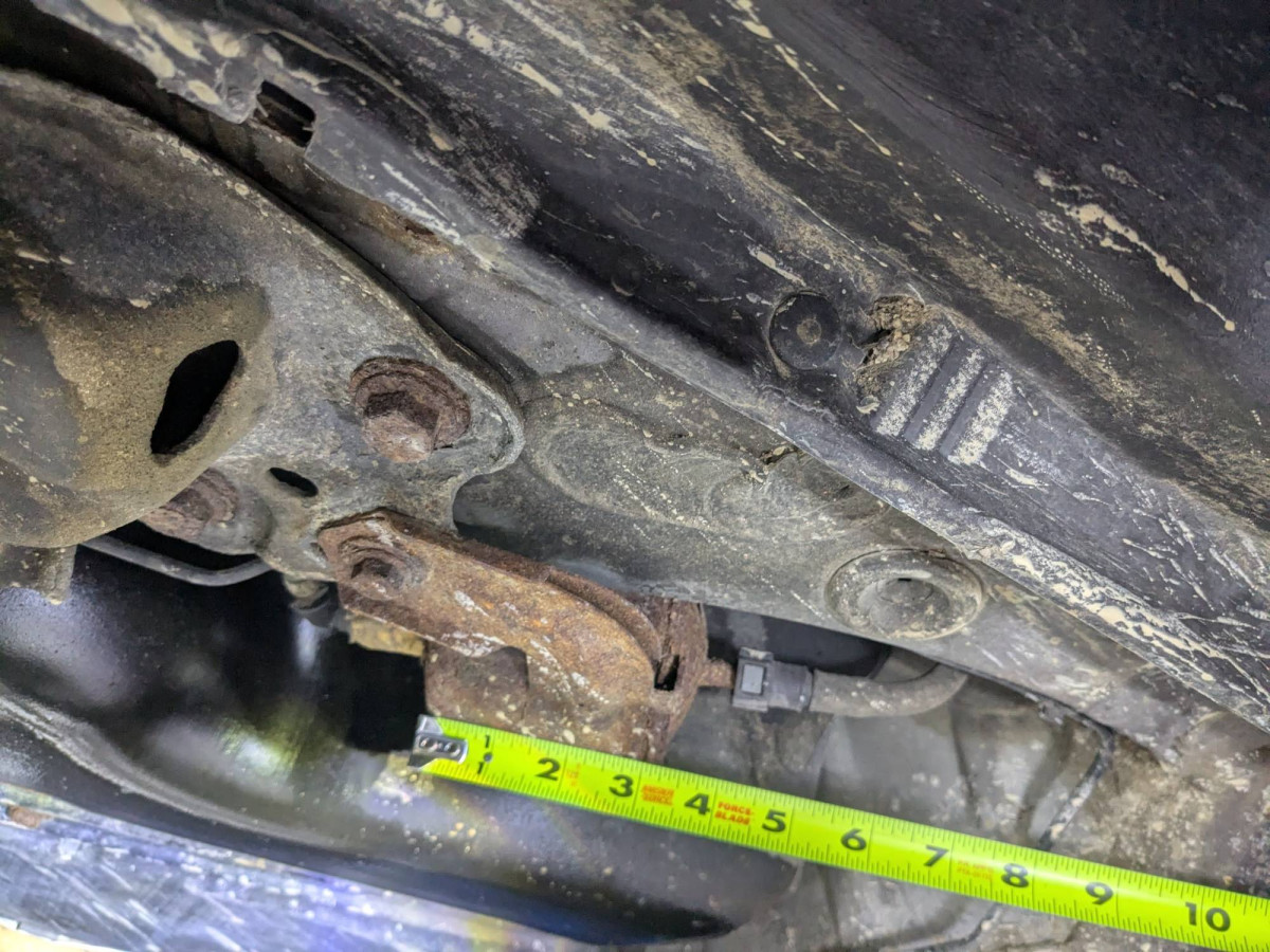 Filter must be OE.  Body looks to be 3.5" long