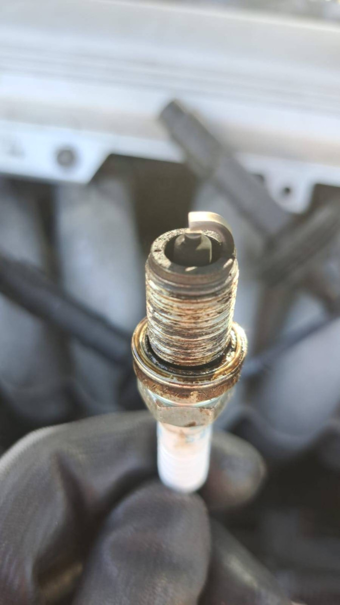 1. Spark plug from left to right (1).jpg