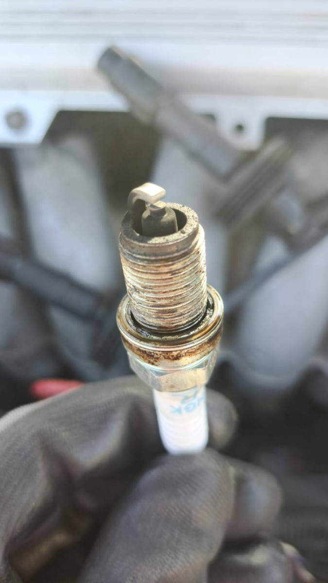 1. Spark plug from left to right (2).jpg