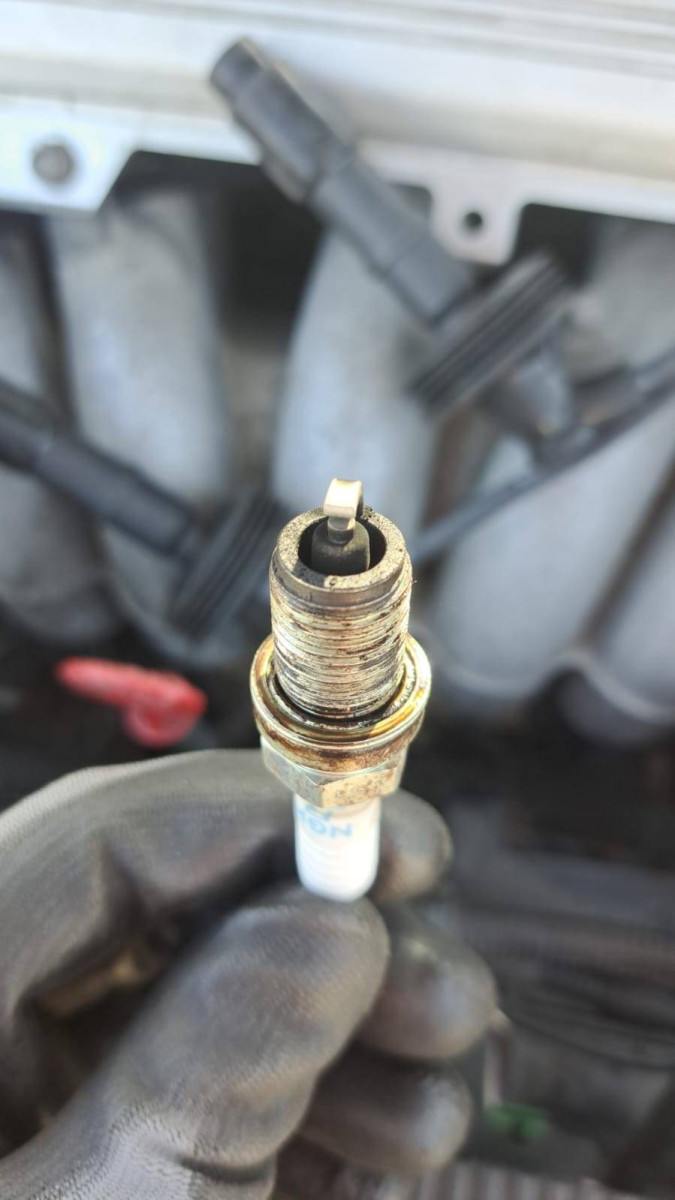 1. Spark plug from left to right (3).jpg