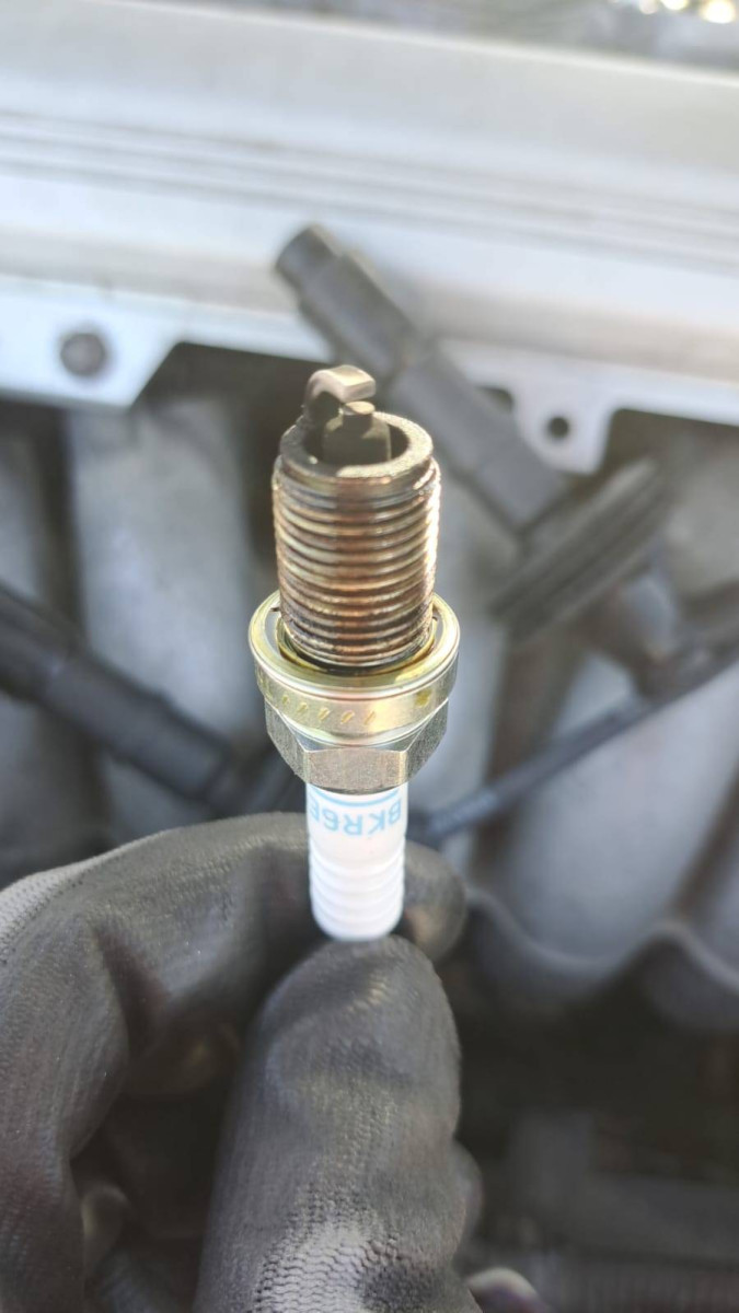 2. Spark plug from left to right (1).jpg