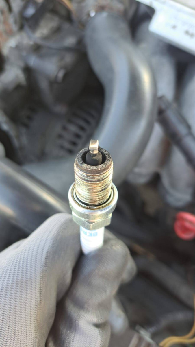 3. Spark plug from left to right (1).jpg