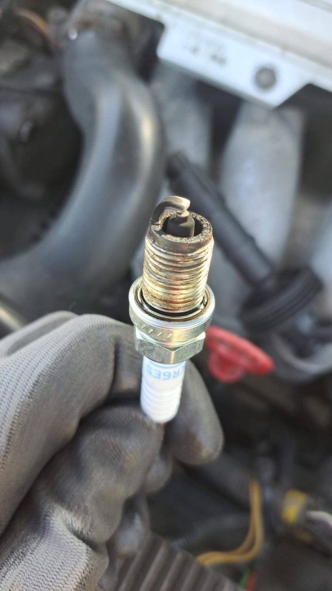 3. Spark plug from left to right (4).jpg
