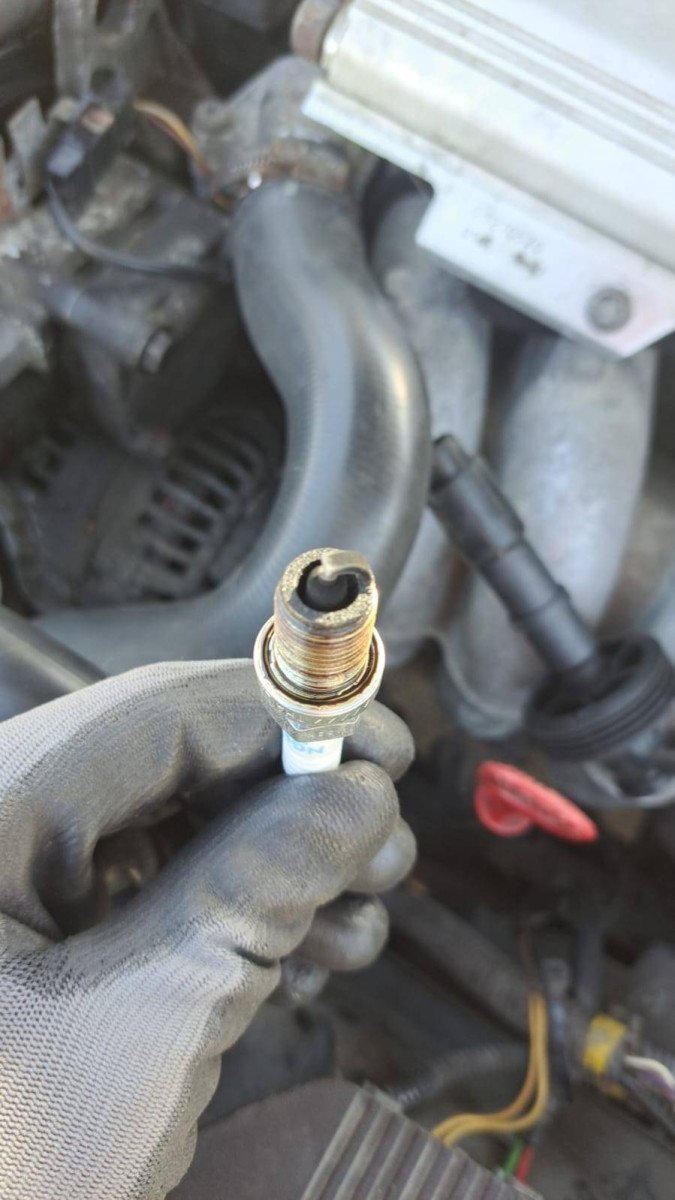 4. Spark plug from left to right (4).jpg