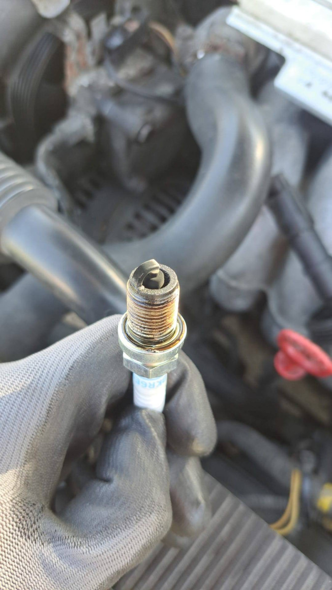 4. Spark plug from left to right (5).jpg