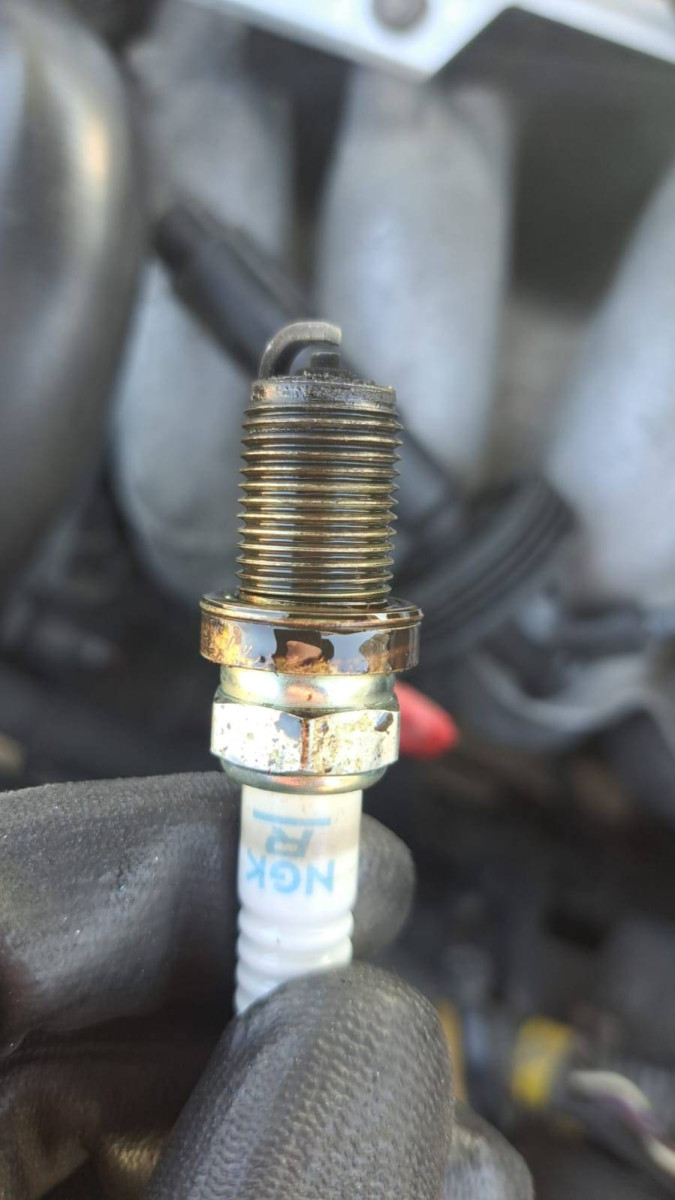 5. Spark plug from left to right (3).jpg