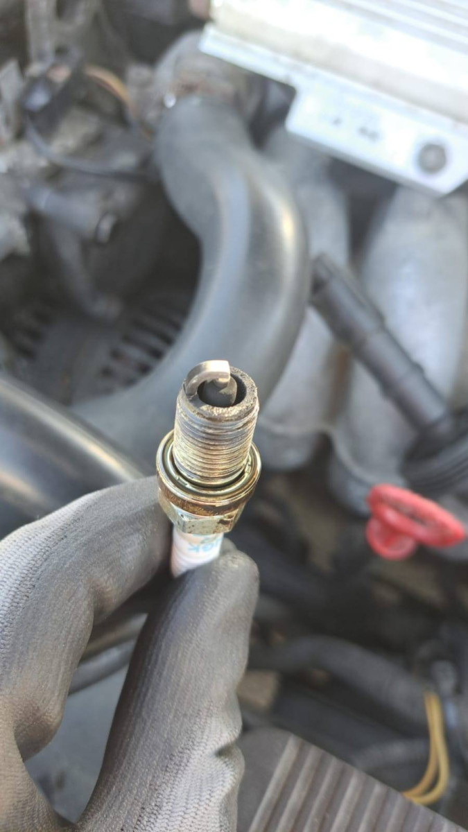 5. Spark plug from left to right (4).jpg