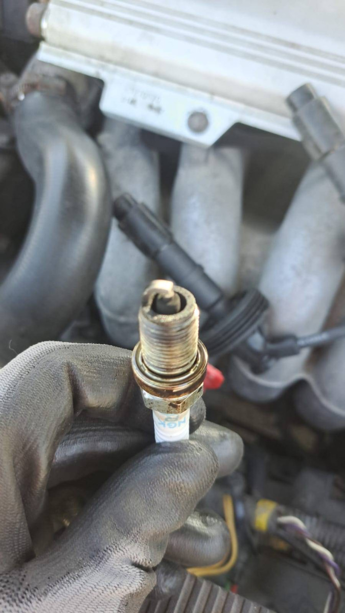 5. Spark plug from left to right (6).jpg