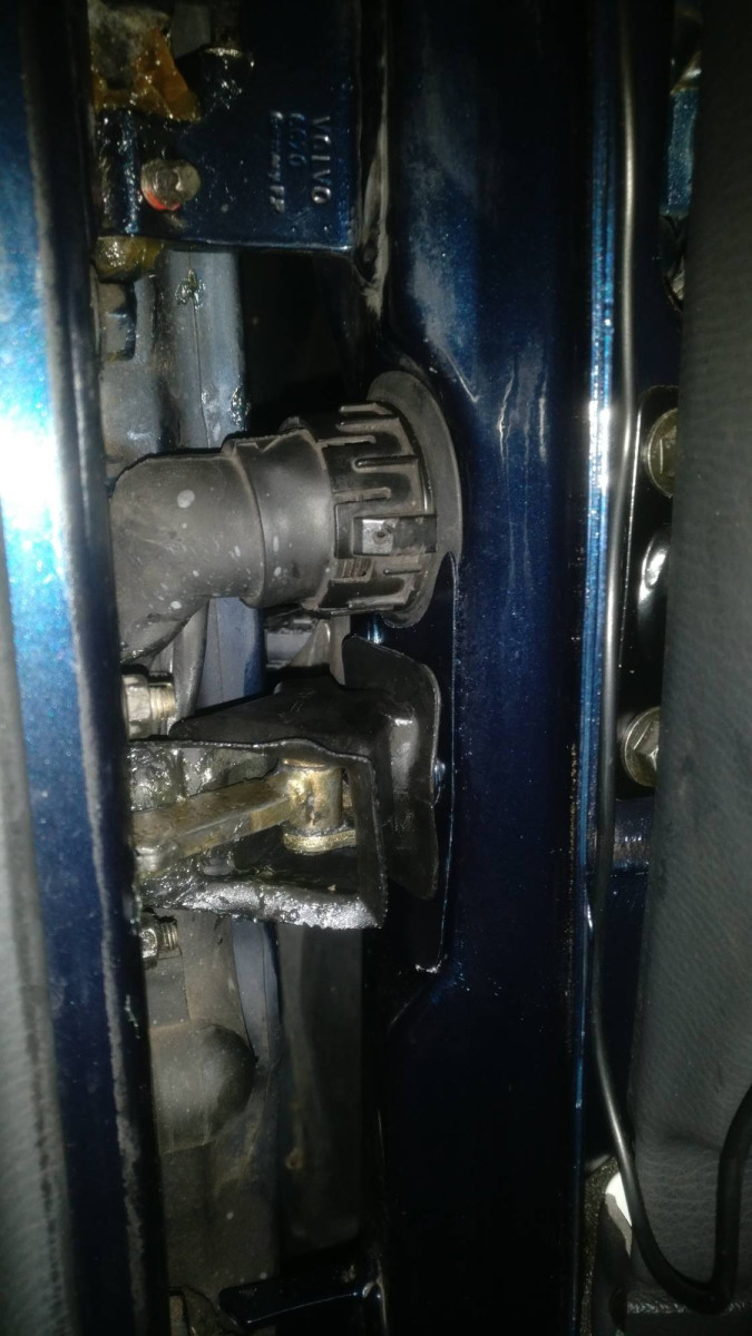 I am satisfied with the result. What would I do differently the next time? 1. Thicker gauge metal to get rid of the flex for good. 2. Avoiding catch strap interference to bracket bolts. 3.Taking off the fender right away!