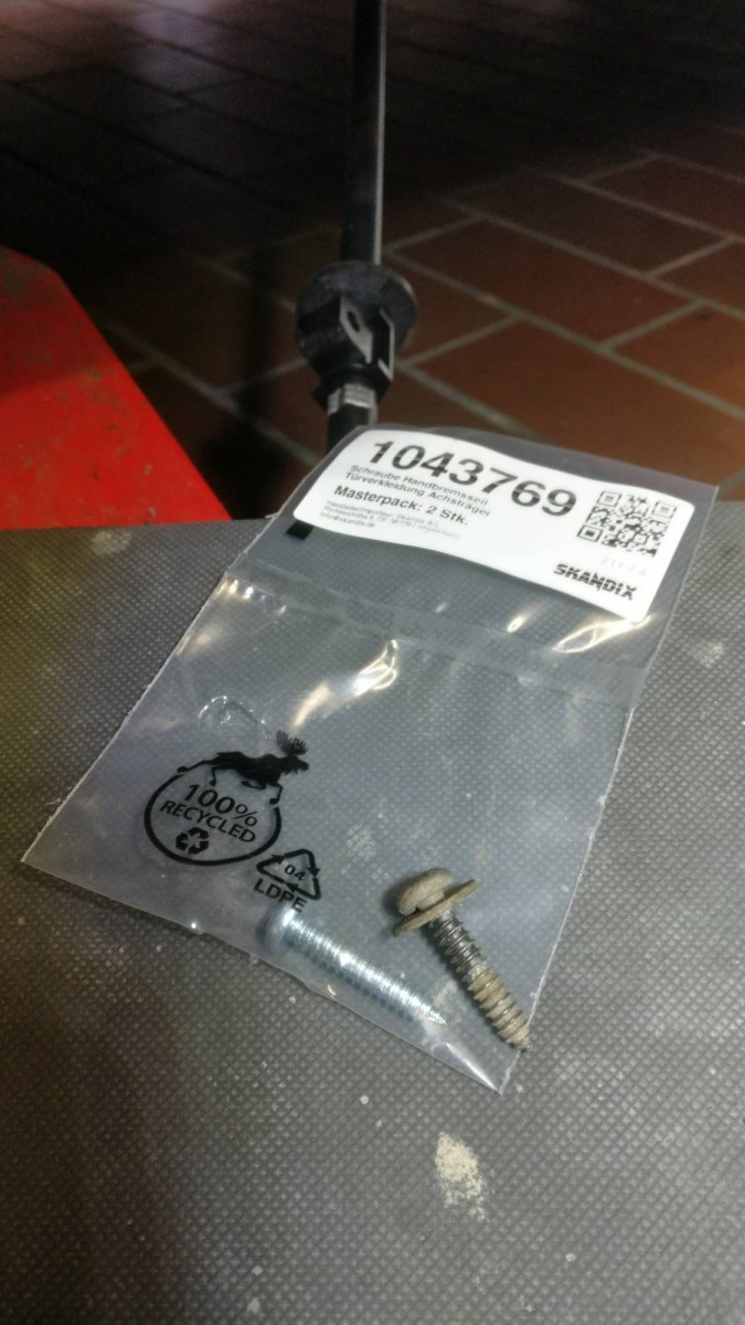 Thanks Skandix for selling the bolt w/o captive washer :D