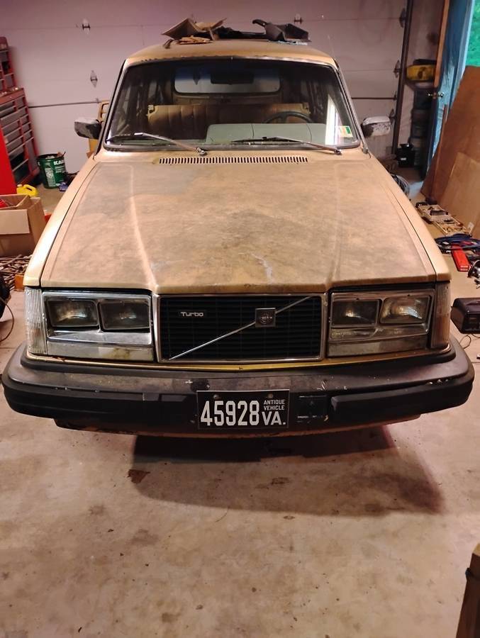 1982 Volvo 245T M.jpg