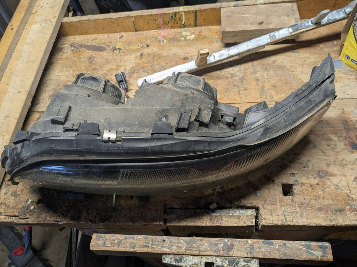 note the broken tabs on the top of this light.  Still usable?