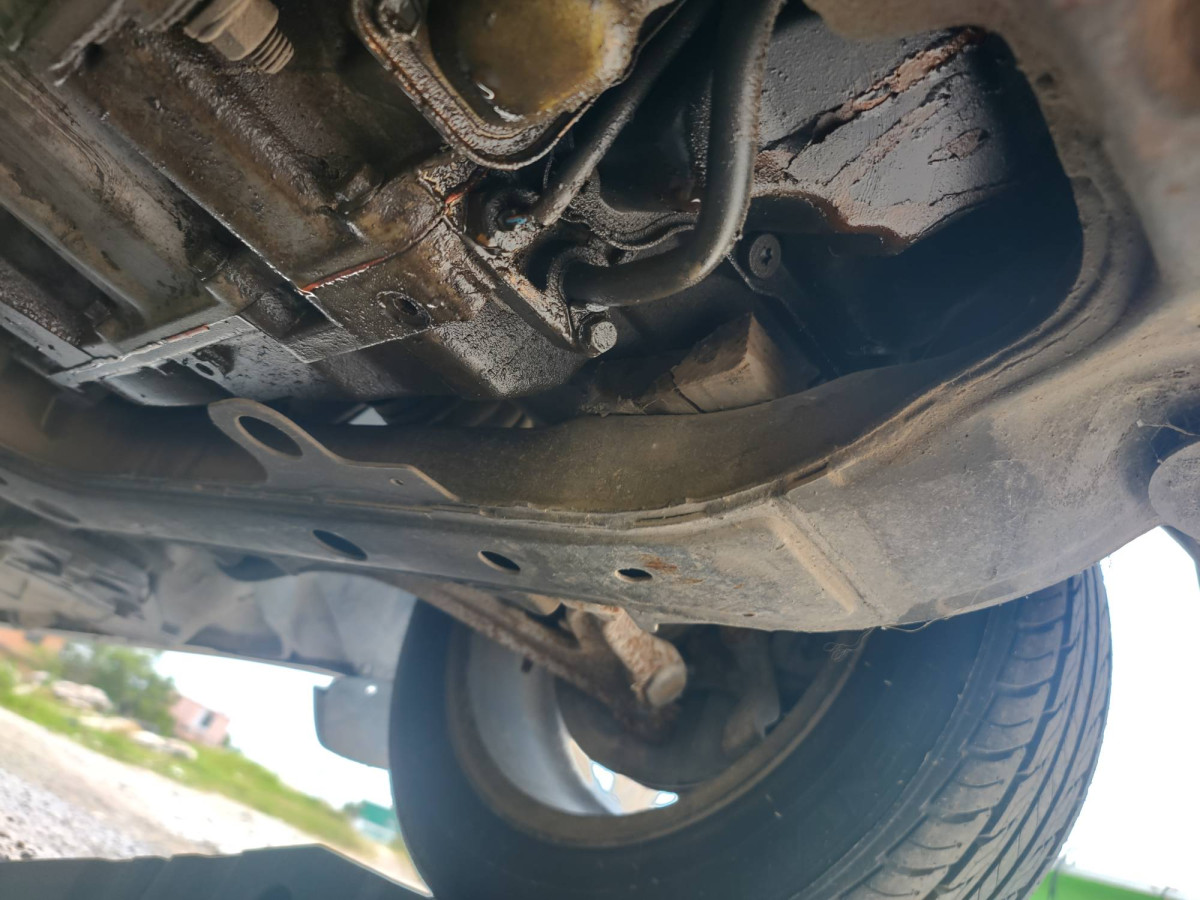 There's a wood log holding the transmission, the upper engine support looks 50/50 but not sure if I'm missing anything else here