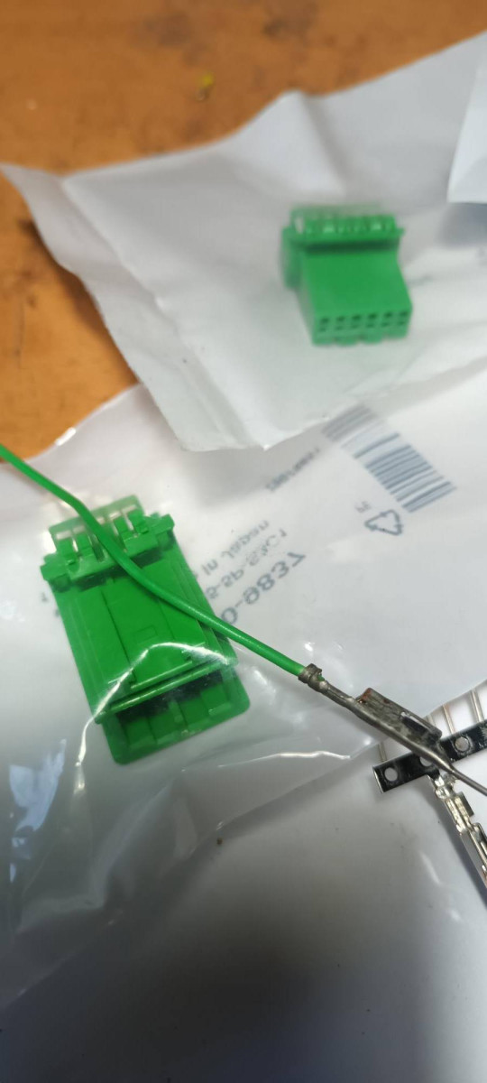 Green JAE IL-AG5 connectors