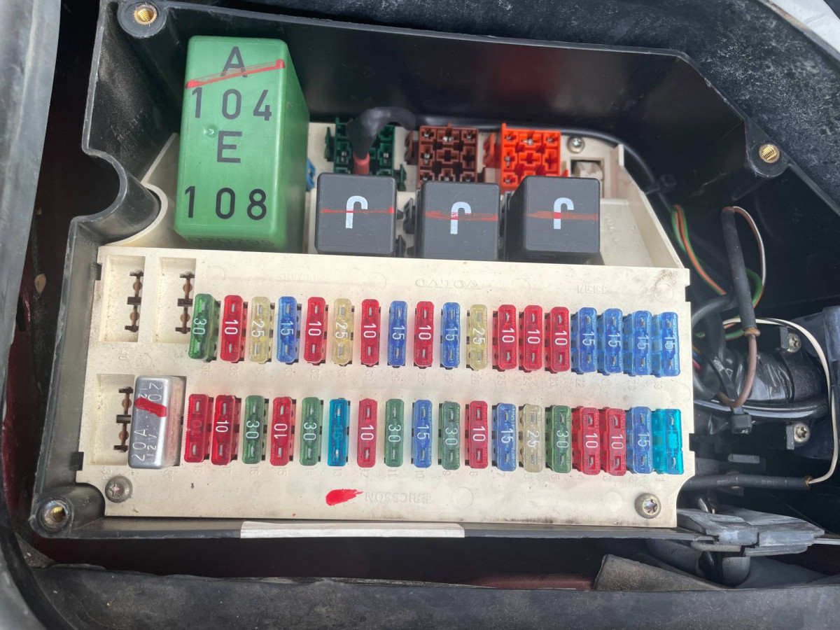 This is what I'm looking at in the fuse box. Note those green, brown, and orange ports.