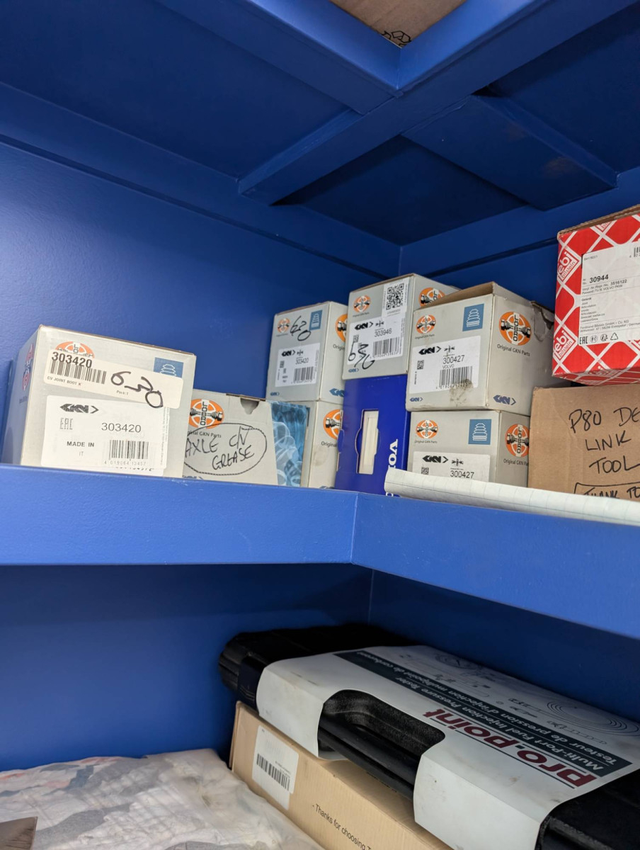 New GKN Lobro CV boots