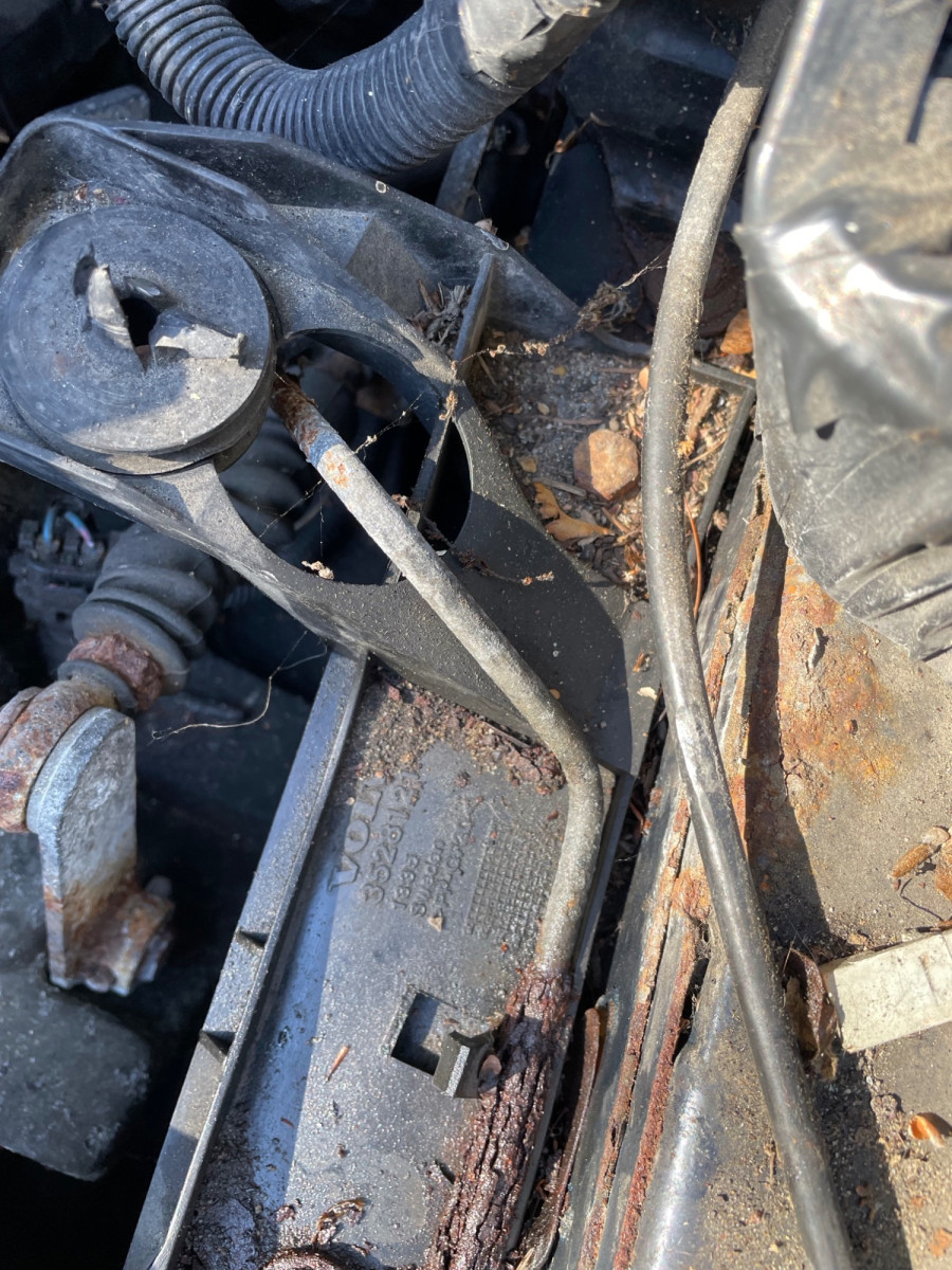 You have to feed the clutch line through the air filter tray, so take a pic of the puzzle