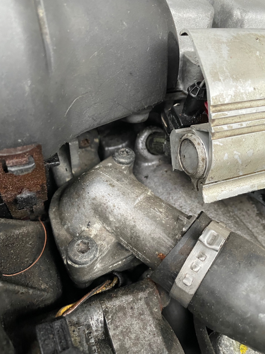 1999 access, note the new bolts , best $5 you will spend on a thermostat jib