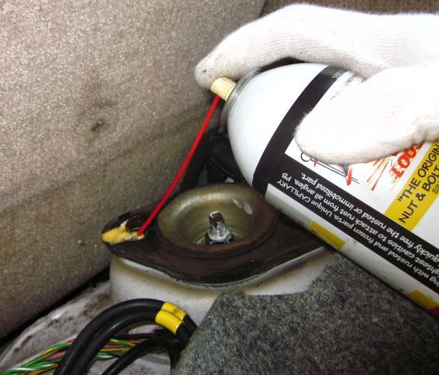 *Picture of squirting penetrating oil