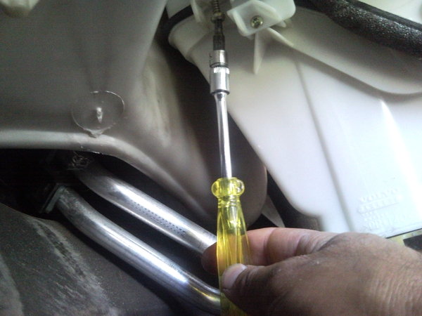 Pic 2 Undo the vertical torx screws (one on driver's side and one on passenger side)