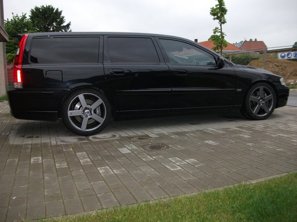 v70R anthracite rims 002.jpg