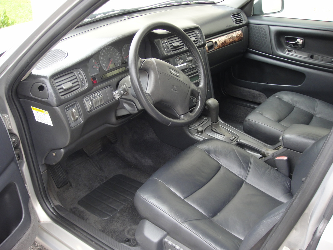 S70 98 T5 slvr 2.jpg