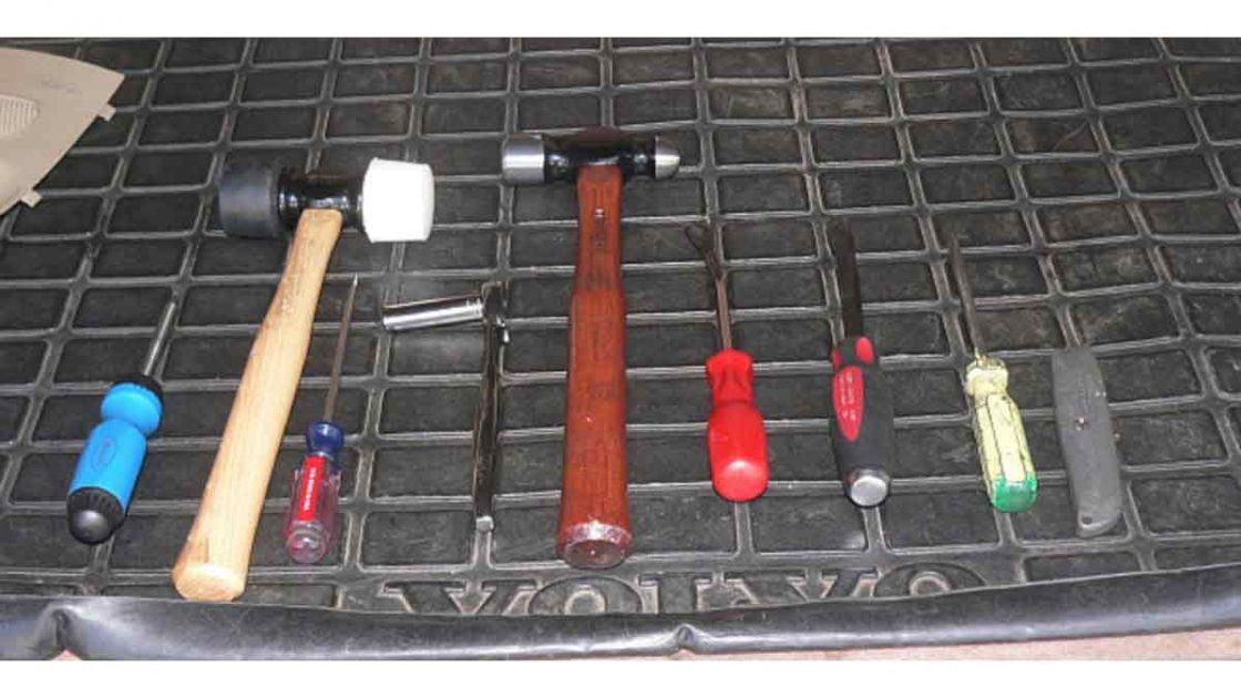 Tailgate Strut Replacement 1 -